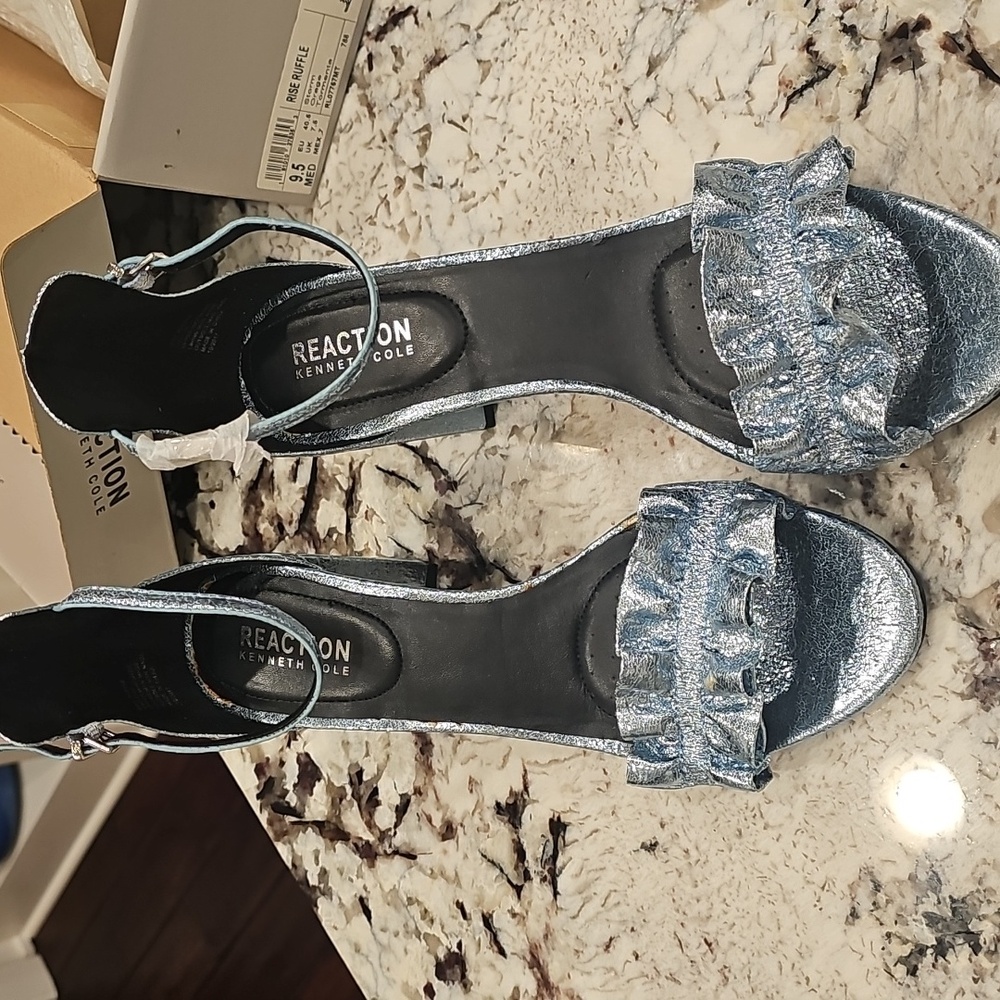 Kenneth Cole Rise Ruffle Heels 9.5